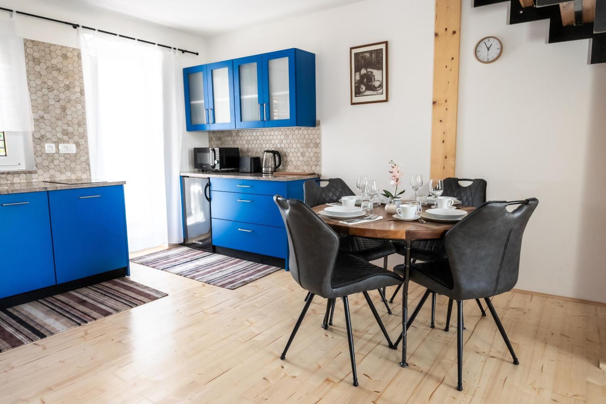 Island Apartments Izola Exterior photo